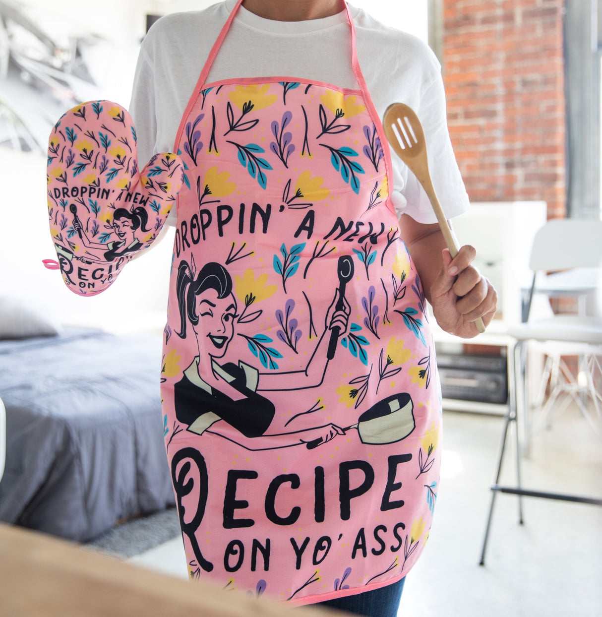 Droppin A New Recipe On Yo Ass Oven Mitt + Apron