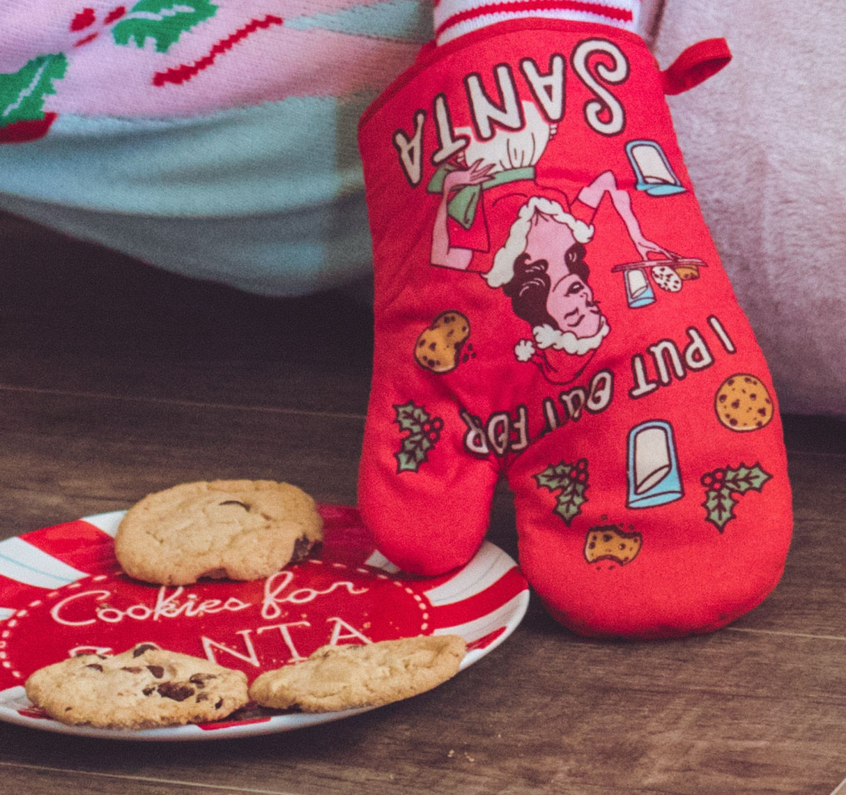 I Put Out For Santa Oven Mitt Funny Christmas Sexual Innuendo Milk And Cookies Kitchen Glove