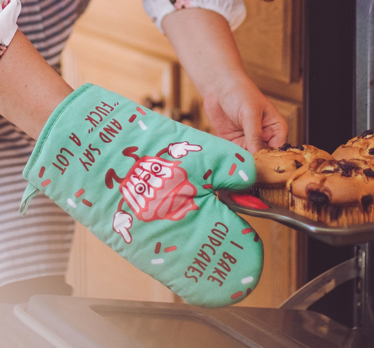 I Bake Cupcakes And Say Fuck A Lot Oven Mitt Funny Baking Curse Words Novelty Kitchen Glove