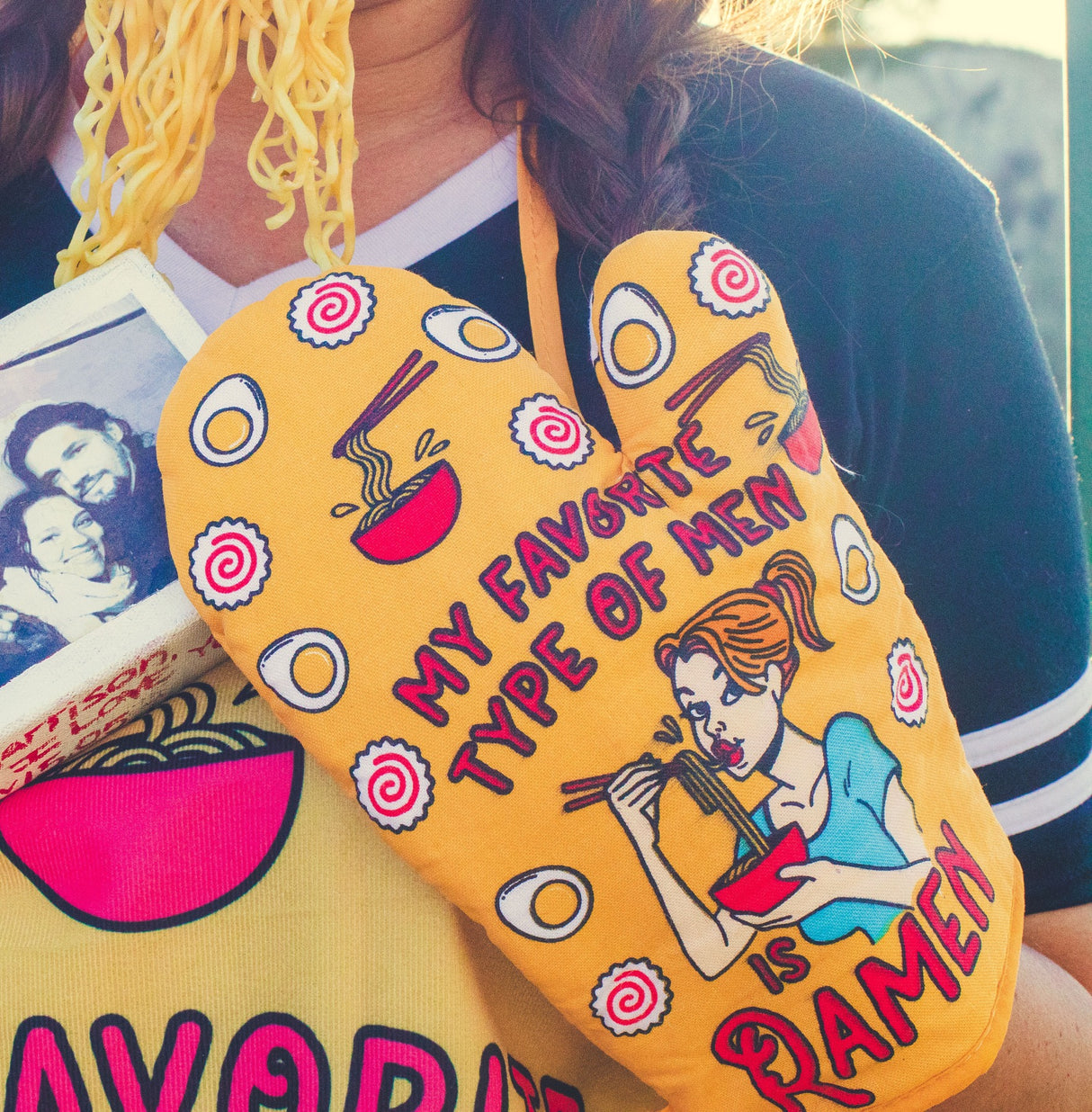 My Favorite Type Of Men Is Ramen Oven Mitt Funny Noodles Soup Dating Relationship Kitchen Glove